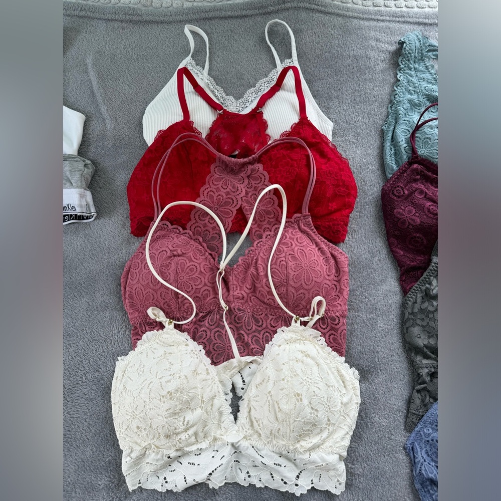4 Lace Bralettes Collection Size M